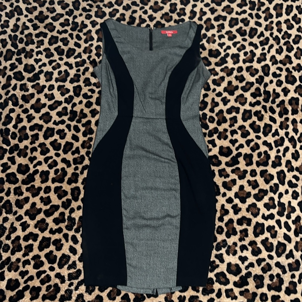 XOXO black/grey hour glass shaped dress size 3/4 (fits like 1/2)
